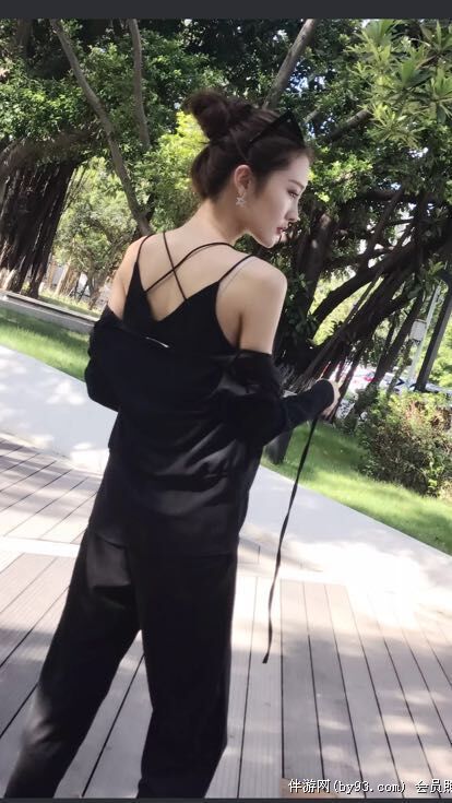 汱