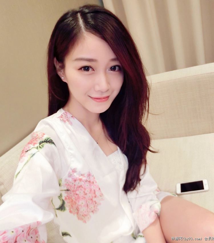 澲
