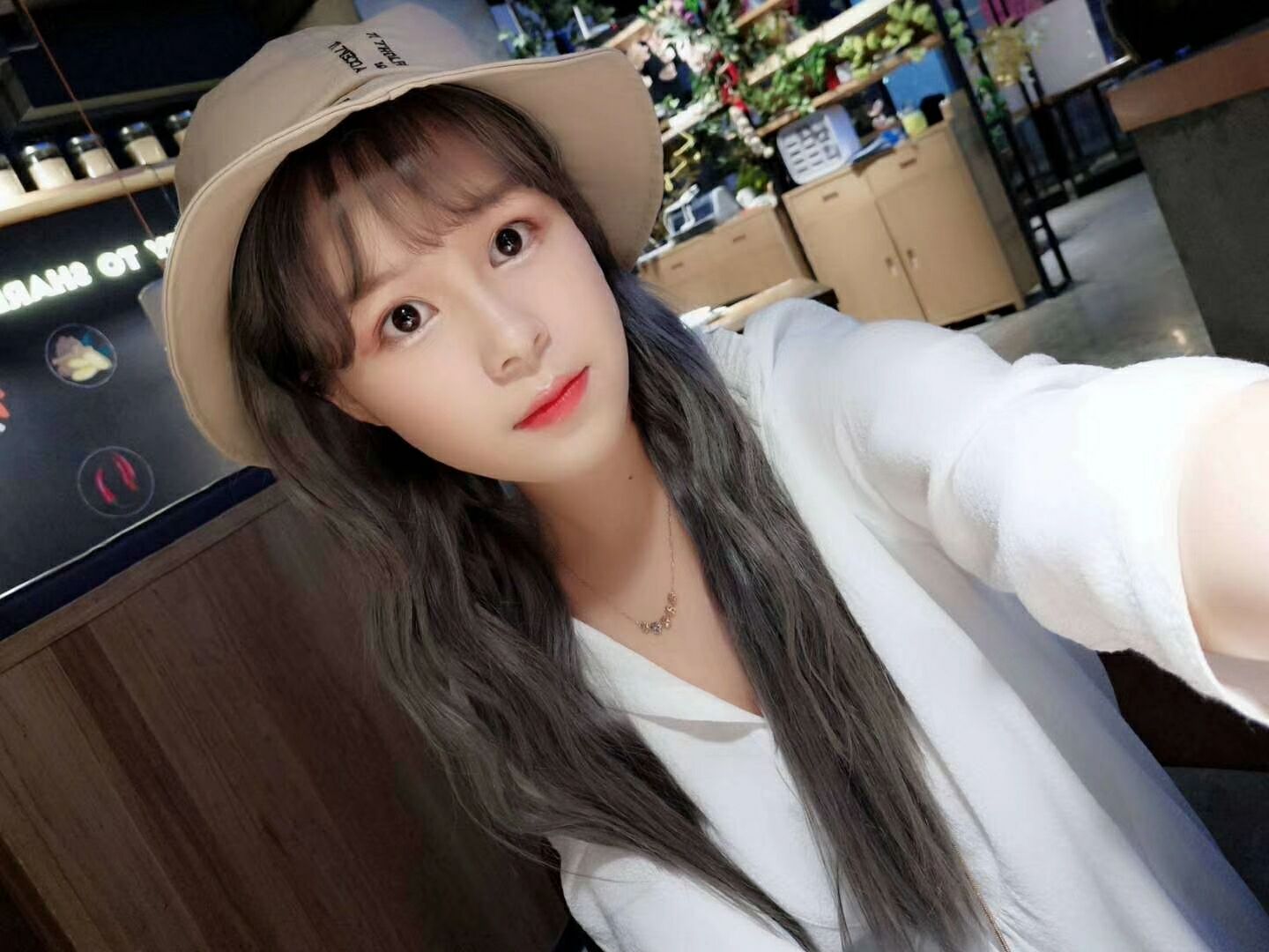 ι~
