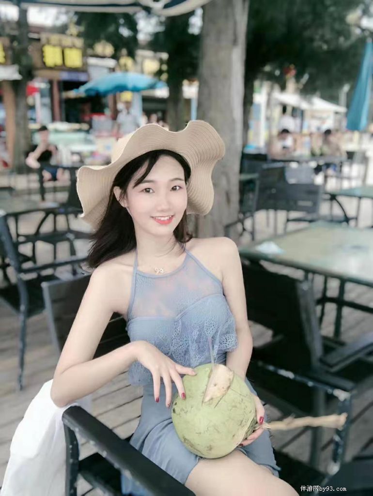 澲
